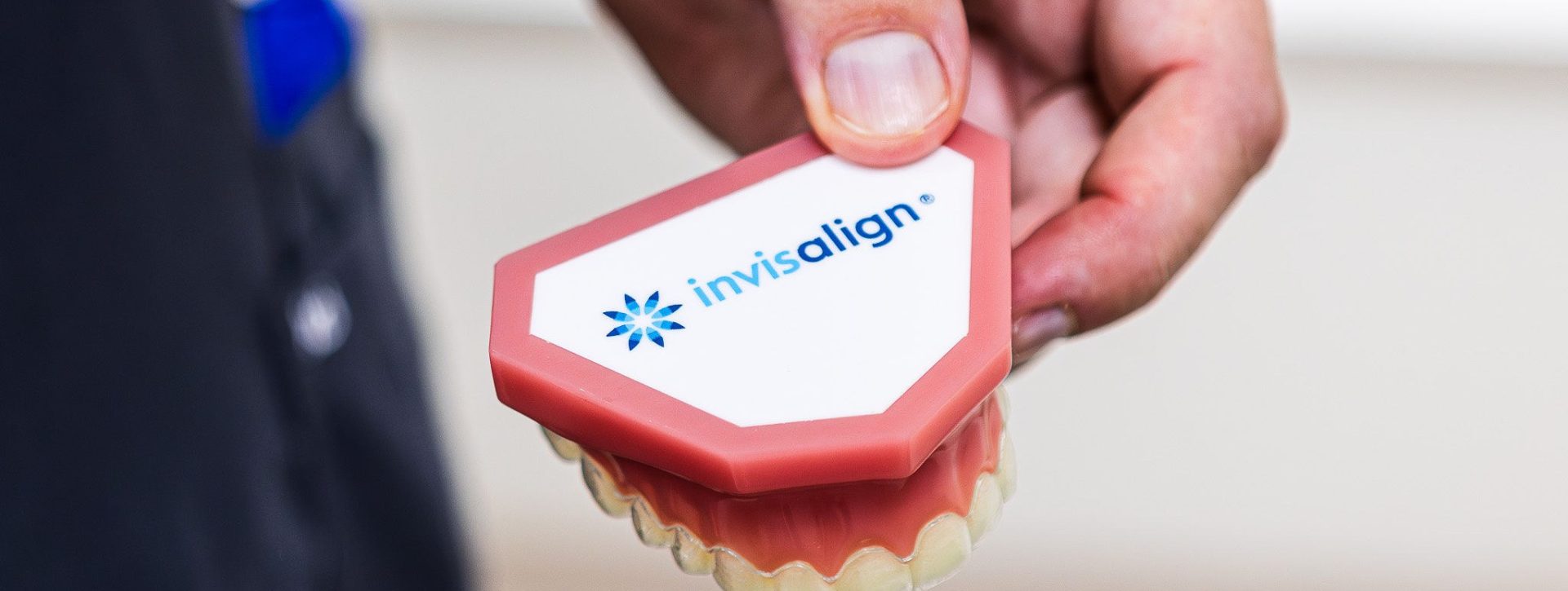 Invisalign
Teeth Straightening